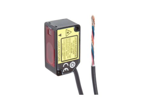 Czujnik laserowy odbiciowo-dyfuzyjny 44x25x20mm Sn:65-135mm 70m triangulacja 12-24V DC PNP NC/NO kabel 2m PT440302