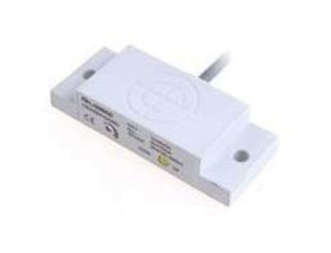 Czujnik pojemnościowy PNP 10 mm w obudowie prostokątnej 200 mA 10 → 30 V DC IP67