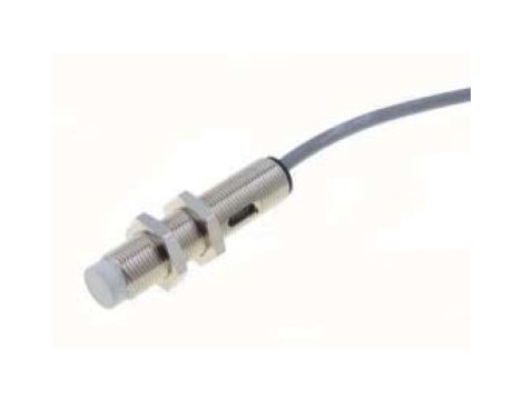 Czujnik pojemnościowy PNP 4 mm cylindryczny M12 x 1 200 mA 10 → 30 V DC IP67