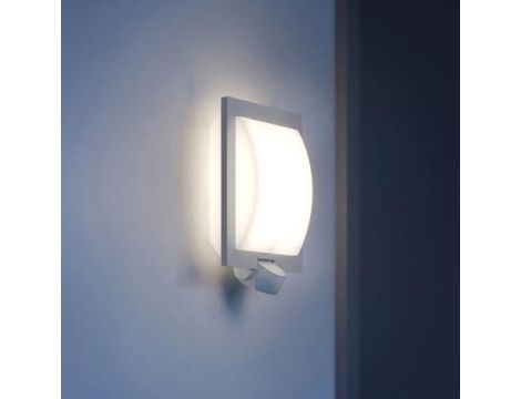 Lampa elewacyjna z czujnikiem ruchu i zmierzchu Steinel L 20 S PIR max.60W E27 IP44 IK03 230V srebrna / stal nierdzewna - 2
