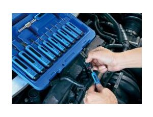 King Tony - UNIWERSALNY ZESTAW DO NAPRAWY WTYCZEK ELEKTRYCZNYCH, PLASTIKOWA WALIZKA - 9DT11