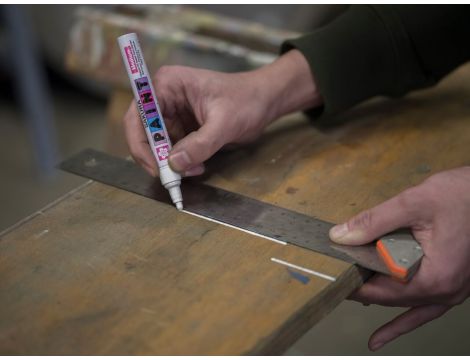 Marker Paint ze średnią białą końcówką, Sakura - 6