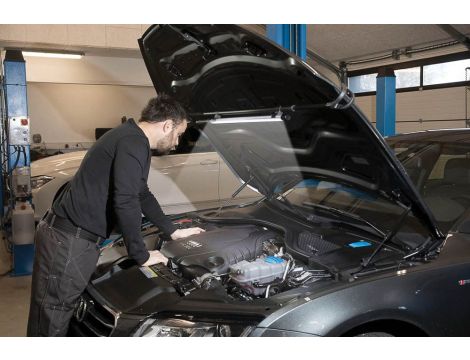 Mocne oświetlenie całej komory silnika BONNET C+R 03.5240 - 2