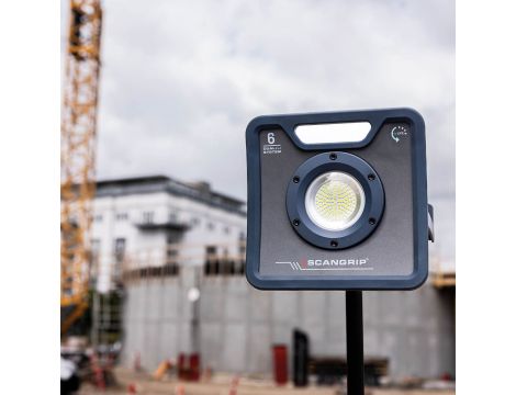 Wytrzymała akumulatorowo - sieciowa lampa robocza LED 6000 lm 37 W Scangrip NOVA 6 C+R forLIFE 03.6205 - 3