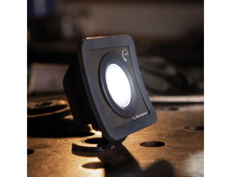 Kompaktowa akumulatorowa lampa robocza LED 1000 lm 7,3 W Scangrip NOVA MINI forLIFE 03.6200 - 2