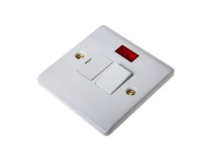 Gniazda i łączniki linii odgałęźnej i wyłącznikiem 13A Montaż ścienny