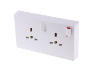 Gniazdo wtykowe podwójne natynkowe z przełącznikiem kolor Biały W budynkach, 13A, IP40 230V ac