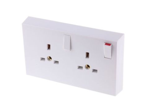 Gniazdo wtykowe podwójne natynkowe z przełącznikiem kolor Biały W budynkach, 13A, IP40 230V ac