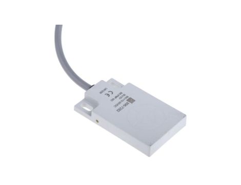 Czujnik pojemnościowy PNP 8 mm w obudowie prostokątnej 200 mA 10 → 30 V DC IP67