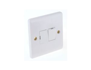 Gniazda i łączniki linii odgałęźnej i wyłącznikiem 13A Montaż ścienny