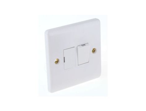 Gniazda i łączniki linii odgałęźnej i wyłącznikiem 13A Montaż ścienny