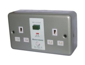 Gniazdo z wyłącznikiem różnicowoprądowym, 13A, BS 1363, BS 7288, l. ścieżek: 2, Pasywny, 30mA, Montaż powierzchniowy,