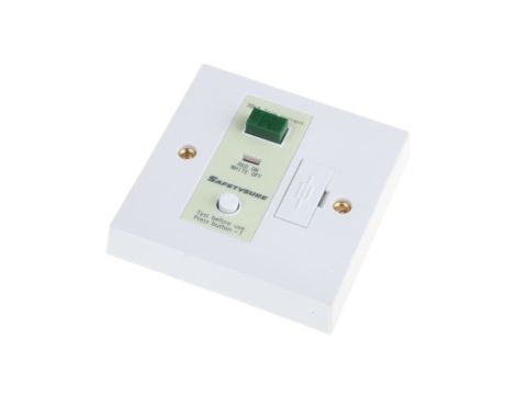 Gniazda i łączniki linii odgałęźnej 13A Montaż wpuszczany