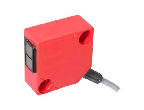 Czujnik optyczny odbiciowy 30x30x15mm Sn: 0-600mm 10-35V DC PNP NO kabel 2m IP65 OT150105
