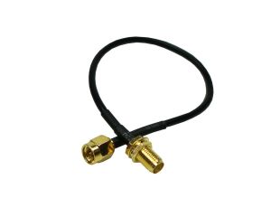 Przedłużacz do obudów i anten SMA, RMAm/SMAf, kabel RG174-20cm, czarny, AT-SMAm-20-SMAf