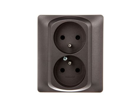 SISTENA LIFE Gniazdo podwójne z/u 16A IP20 z przesłonami choco 771238