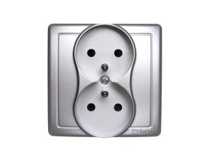 Simon Basic Gniazdo wtyczkowe podwójne z uziemieniem kompletne z przesłonami 16A 250V srebrny mat BMGZ2z/43