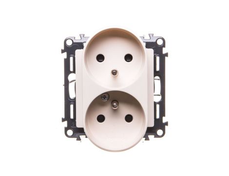 VALENA LIFE Gniazdo podwójne 2P+Z z przesłoną kremowe 753290