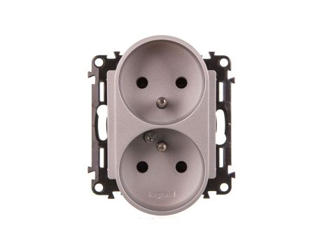 VALENA LIFE Gniazdo podwójne 2P+Z z przesłoną aluminium 753390
