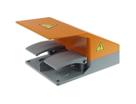 Przełącznik nożny podwójny w obudowie 15A nacisk 2,8kg P2-O