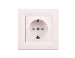 Gniazdo pojedyncze Asfora SCHUKO z przesłonami białe z ramką EPH2900221