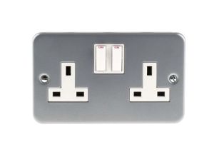 Gniazdo wtykowe podwójne natynkowe z przełącznikiem kolor Szary W budynkach, 13A, IP20 230V ac