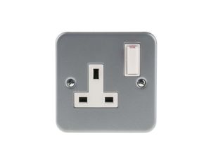 Gniazdo wtykowe natynkowe z przełącznikiem kolor Szary W budynkach, 13A, IP20 230V ac