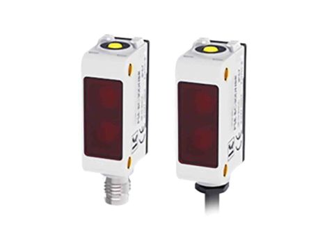 Czujniki fotoelektryczne Odbicie w polaryzacji retro PNP NO/NC w obudowie prostokątnej zakres 4 m