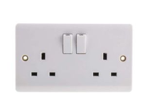 Gniazdo wtykowe podwójne Montaż wpuszczany z przełącznikiem kolor Biały W budynkach, 13A, IP20 230V ac