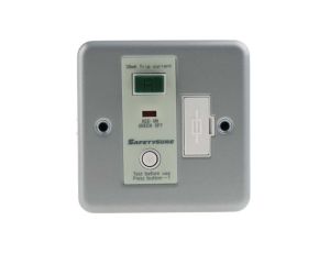 Gniazda i łączniki linii odgałęźnej 13A Montaż powierzchniowy 230V ac