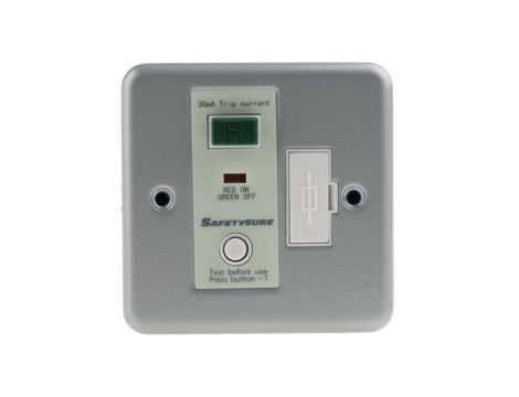 Gniazda i łączniki linii odgałęźnej 13A Montaż powierzchniowy 230V ac