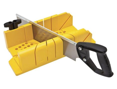 SKRZYNKA UCIOSOWA Z TWORZYWA Z PIŁĄ GRZBIETNICĄ, KOŁKI MOC.