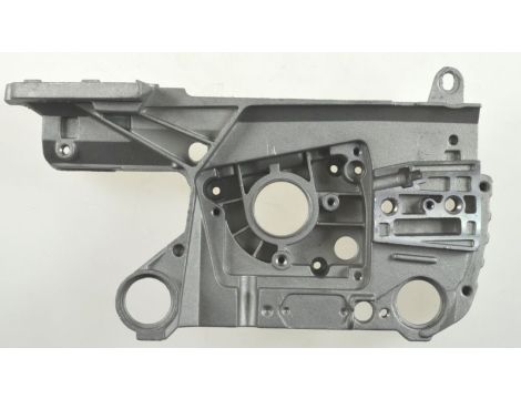 CZ.AW PIŁA OBUDOWA SILNIKA LEWA - 2