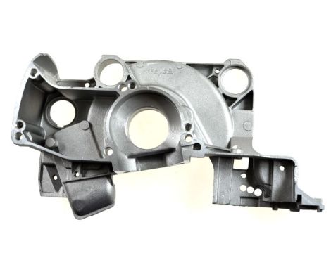 CZ.AW PIŁA OBUDOWA SILNIKA PRAWA - 2