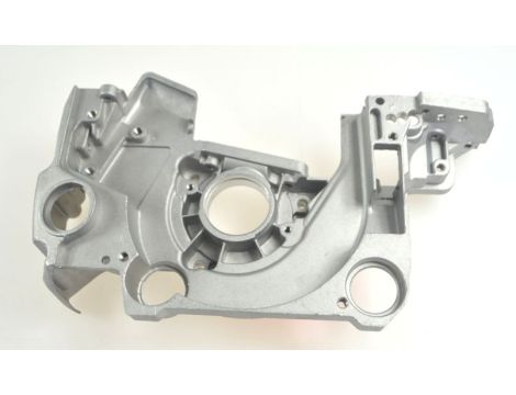 CZ.AW PIŁA OBUDOWA SILNIKA LEWA CS620 - 2