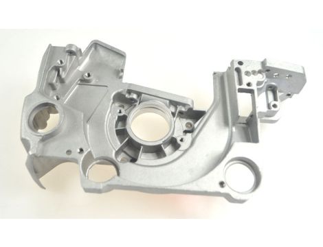 CZ.AW PIŁA OBUDOWA SILNIKA LEWA CS620