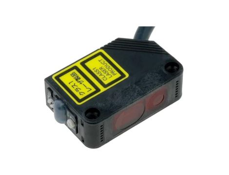 E3Z-LL81 Czujnik laserowy o zasięgu 20300mm, konfiguracji wyjścia PNP, trybach pracy DARK-ON, LIGHT-ON